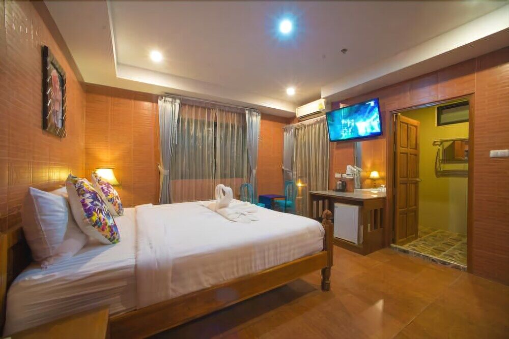 Oyo 861 Patong Dynasty Hotel מראה חיצוני תמונה